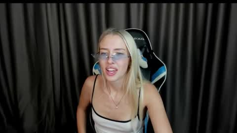 Snapshot of baby__xoxo chatting on 09.27.25 Alice online show from 09.27.25