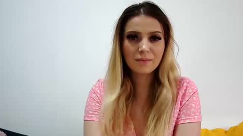 Snapshot of baby_blondee chatting on 01.25.25 Baby Blonde online show from 01.25.25