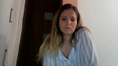 Snapshot of baby_blondee chatting on 12.13.25 Baby Blonde online show from 12.13.25