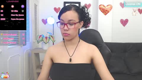 Snapshot of baby_blue18_ chatting on 02.04.25 salome online show from 02.04.25