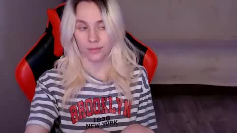 Snapshot of baby_kitte chatting on 12.12.24 baby_kitte online show from 12.12.24