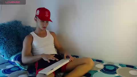 Snapshot of babyandy_x chatting on 09.24.25 babyandy_x online show from 09.24.25