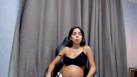 Snapshot of babyangel18_ chatting on 01.25.25 ANGEL online show from 01.25.25