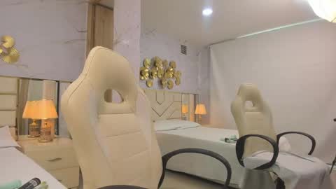 Snapshot of babyangel18_ chatting on 10.10.25 ANGEL online show from 10.10.25