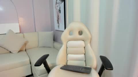 Snapshot of babyangel18_ chatting on 02.01.26 ANGEL online show from 02.01.26