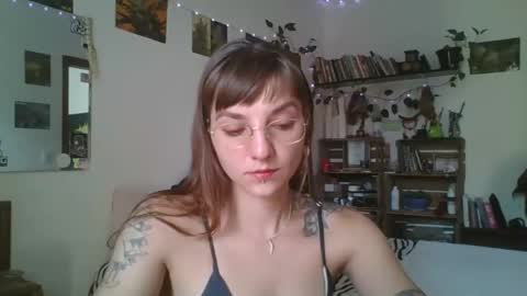 Snapshot of babydemon6 chatting on 12.12.24 babydemon6 online show from 12.12.24