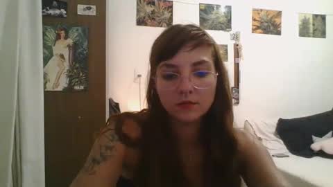 Snapshot of babydemon6 chatting on 01.08.25 babydemon6 online show from 01.08.25