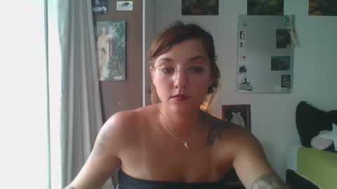 Snapshot of babydemon6 chatting on 02.19.25 babydemon6 online show from 02.19.25