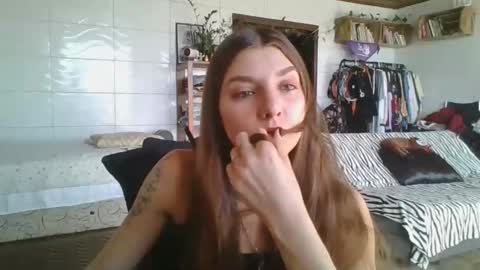 Snapshot of babydemon6 chatting on 09.10.25 babydemon6 online show from 09.10.25