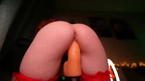 Snapshot of babydoll_laura chatting on 12.20.25 babydoll_laura online show from 12.20.25