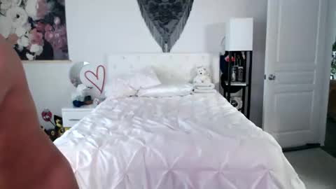 Snapshot of babyempathy chatting on 01.18.26 akira online show from 01.18.26