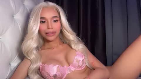 Snapshot of babysabrinaxx chatting on 10.22.25 babysabrinaxx online show from 10.22.25