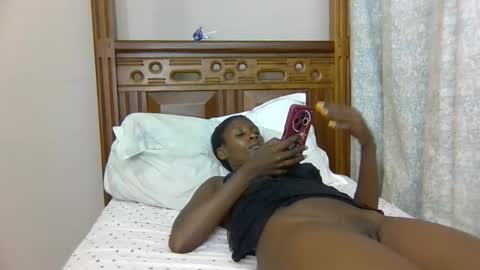 Snapshot of babytylerr chatting on 10.28.25 babytylerr online show from 10.28.25