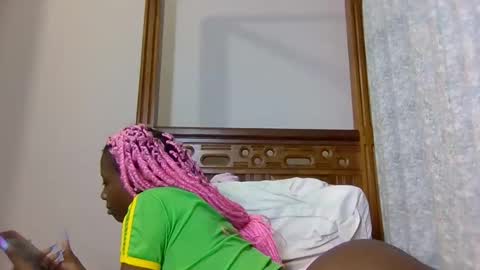 Snapshot of babytylerr chatting on 12.15.25 babytylerr online show from 12.15.25