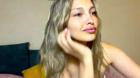 Snapshot of babyy_miley chatting on 08.09.26 babyy_miley online show from 08.09.26
