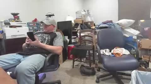 Snapshot of bad_boy4u2abuse chatting on 12.18.25 bad_boy4u2abuse online show from 12.18.25