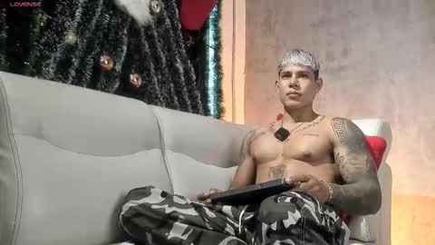 Snapshot of bad_boytoh chatting on 01.12.26 bad_boytoh online show from 01.12.26