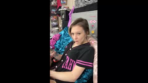 badbitchh online show from 12.22.24