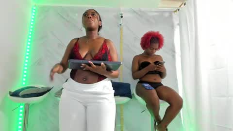 Snapshot of badgirls_000 chatting on 02.04.25 candy and dayan online show from 02.04.25