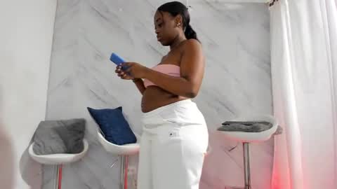 Snapshot of badgirls_000 chatting on 02.05.25 candy and dayan online show from 02.05.25