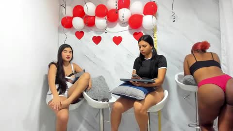 Snapshot of badgirls_000 chatting on 02.17.25 candy and dayan online show from 02.17.25