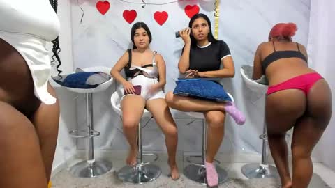 Snapshot of badgirls_000 chatting on 02.17.25 candy and dayan online show from 02.17.25