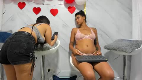 Snapshot of badgirls_000 chatting on 02.18.25 candy and dayan online show from 02.18.25