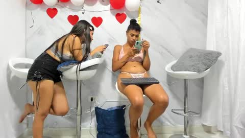 Snapshot of badgirls_000 chatting on 02.19.25 candy and dayan online show from 02.19.25