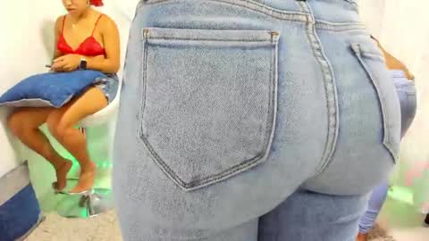 Snapshot of badgirls_000 chatting on 02.20.25 candy and dayan online show from 02.20.25