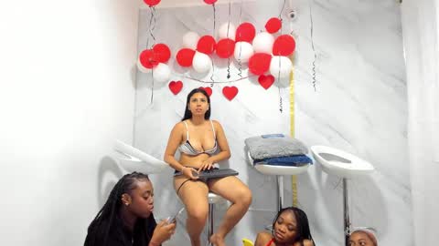 Snapshot of badgirls_000 chatting on 02.21.25 candy and dayan online show from 02.21.25