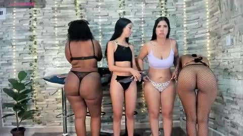 Snapshot of badgirls_000 chatting on 10.11.25 candy and dayan online show from 10.11.25