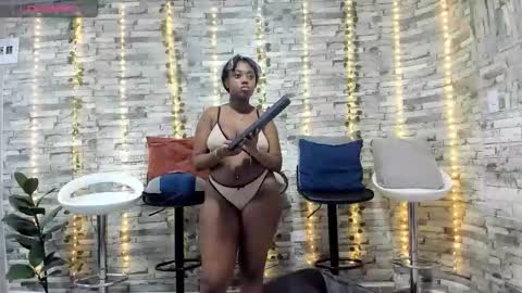 Snapshot of badgirls_000 chatting on 10.16.25 candy and dayan online show from 10.16.25