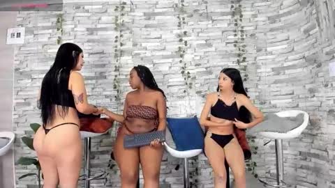 Snapshot of badgirls_000 chatting on 11.08.25 candy and dayan online show from 11.08.25