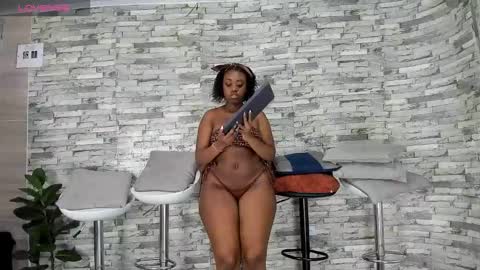 Snapshot of badgirls_000 chatting on 12.19.25 candy and dayan online show from 12.19.25