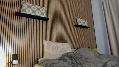 Snapshot of badmodel_ chatting on 11.18.25 Name online show from 11.18.25