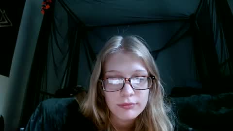 baeblondie online show from 10.13.25