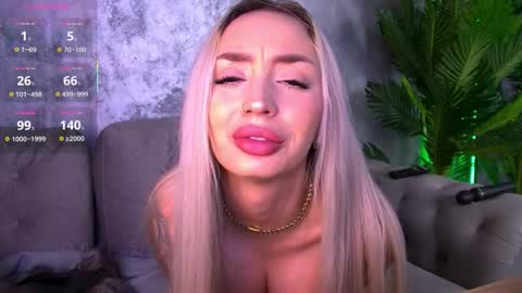 Snapshot of bambikayy chatting on 11.19.25 Bambi online show from 11.19.25