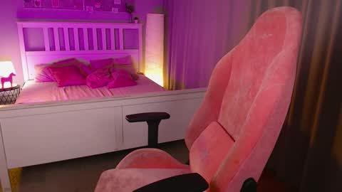 Snapshot of barbara_brylska chatting on 09.15.25 Barb online show from 09.15.25