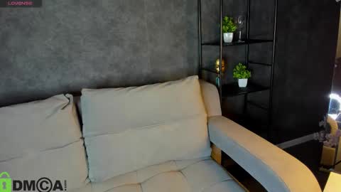 Snapshot of barbara_mitchel chatting on 10.21.25 barbara_mitchel online show from 10.21.25