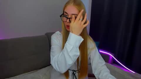 Snapshot of barbarachic chatting on 05.23.26 BarbaraChic online show from 05.23.26