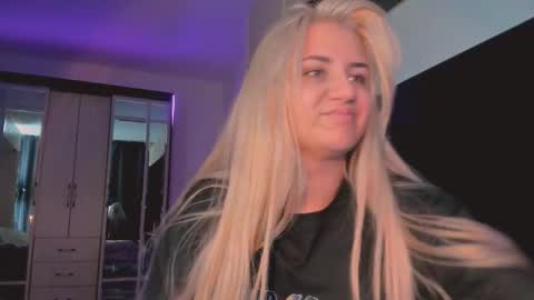 Snapshot of barbarasiren chatting on 10.12.25 barbarasiren online show from 10.12.25