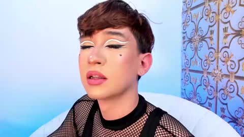          I work from home this is my room 3 online show from 11.04.25