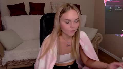 Snapshot of barbie_lillie chatting on 09.23.25 Lilli 3 online show from 09.23.25