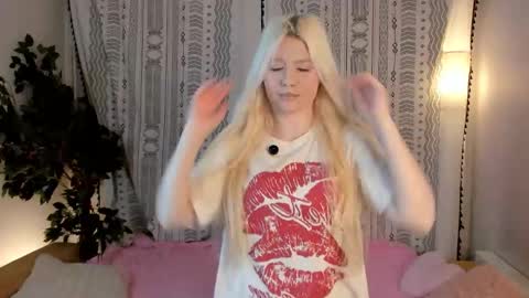 Snapshot of barbie_lizzie chatting on 12.18.25 Lizzie - barbie girl . online show from 12.18.25