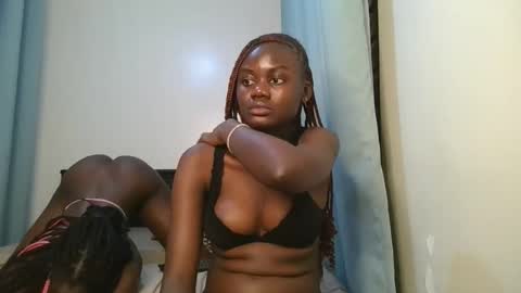 Snapshot of barbie_queen2 chatting on 11.11.25 queen online show from 11.11.25