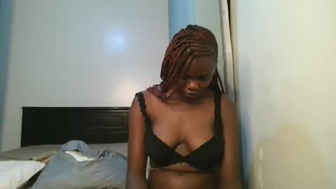 Snapshot of barbie_queen2 chatting on 11.12.25 queen online show from 11.12.25