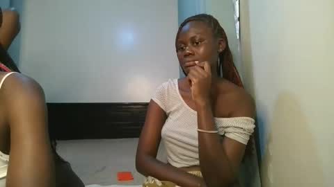 Snapshot of barbie_queen2 chatting on 11.12.25 queen online show from 11.12.25