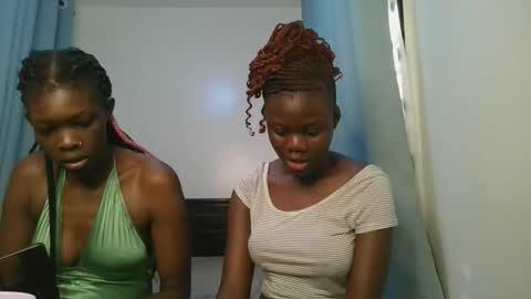 Snapshot of barbie_queen2 chatting on 11.18.25 queen online show from 11.18.25