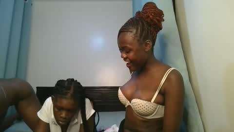 Snapshot of barbie_queen2 chatting on 11.21.25 queen online show from 11.21.25