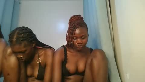 Snapshot of barbie_queen2 chatting on 11.25.25 queen online show from 11.25.25